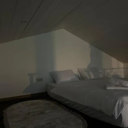 Tatil Evi Field House